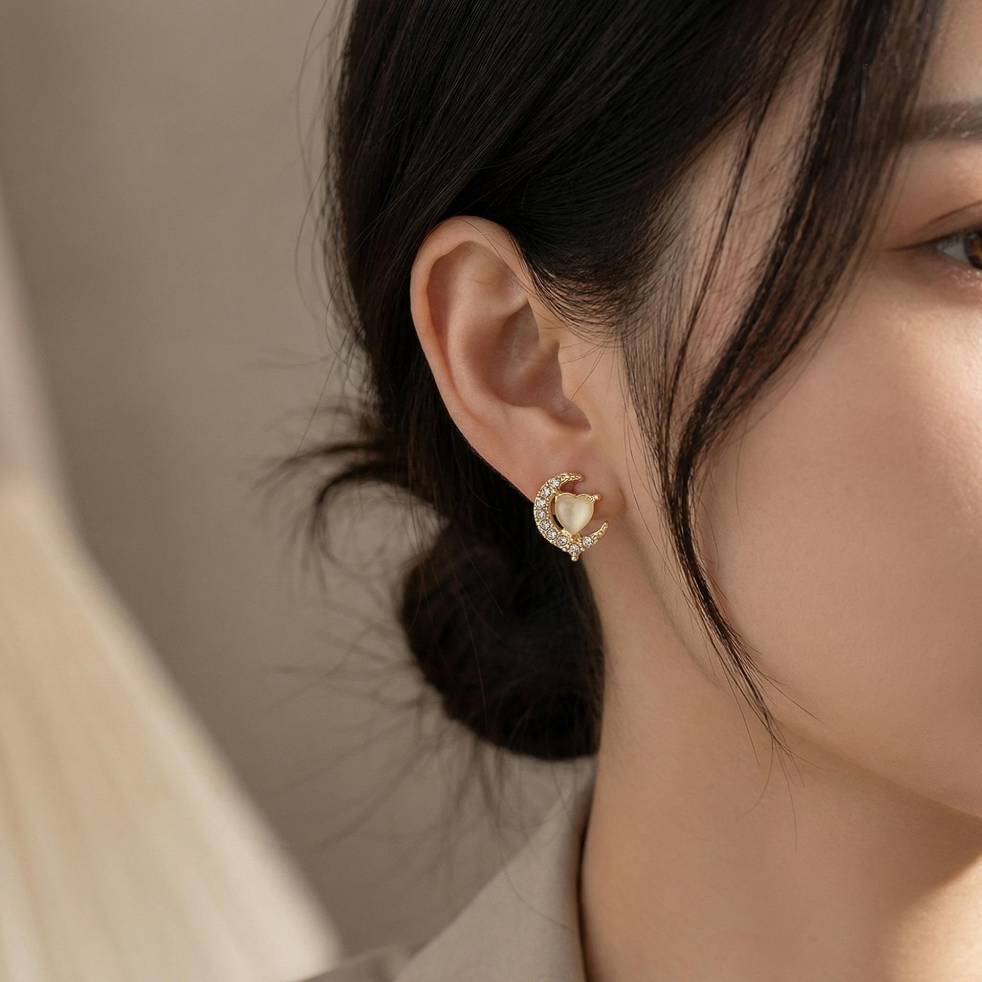 Silver Needle Gold Diamond-Inlaid Heart Dangle Earrings - Exquisite Versatile Luxury Design