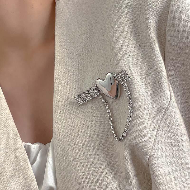 Punk Full Rhinestone Heart-Shaped Brooches for Women Men Exquisite Fashion Suit Corsage Pins Accessories Party Jewelry Gifts