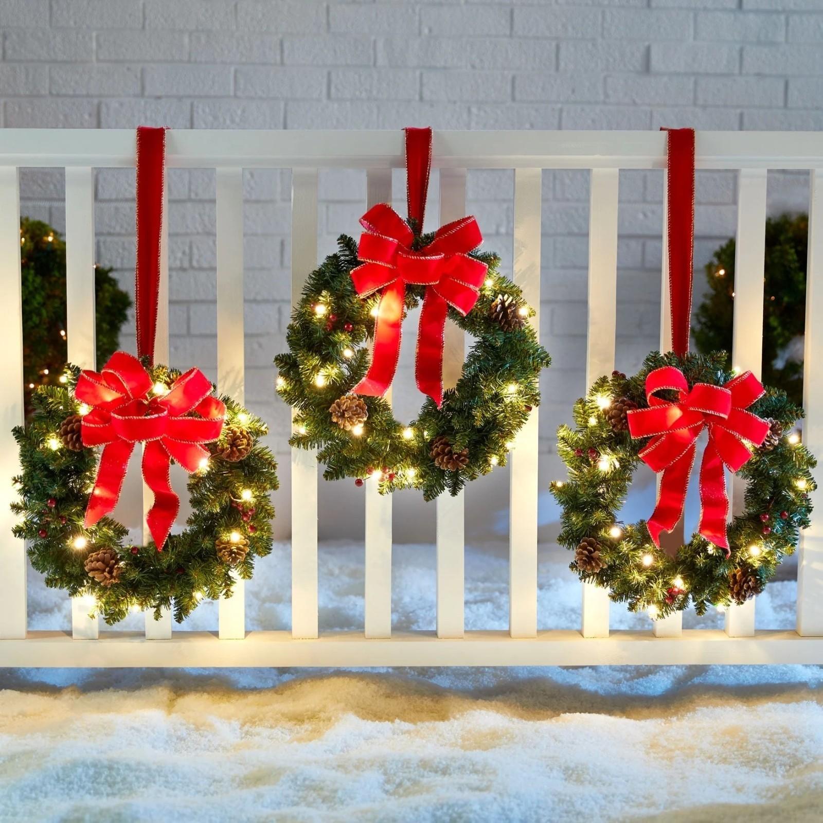 

3D Front Door Christmas Wreath Winter Frost Flocked Lighted Wreath One Size