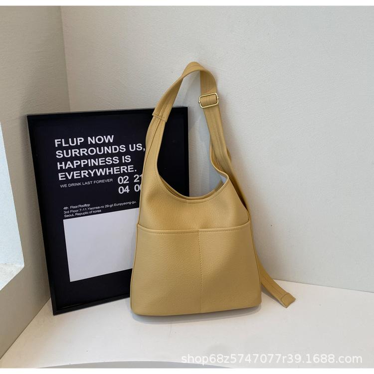 

This year s popular bag women s large capacity 2025 new casual versatile messenger bag fashion child and mother tote bag жёлтый