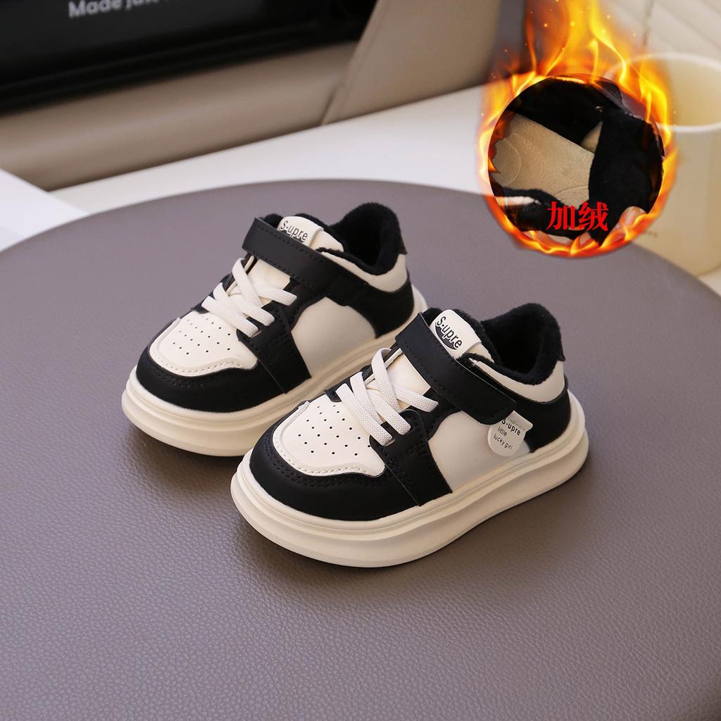 Autumn and winter baby sports shoes fleece warm new boys and girls board shoes two cotton warm versatile girls shoes