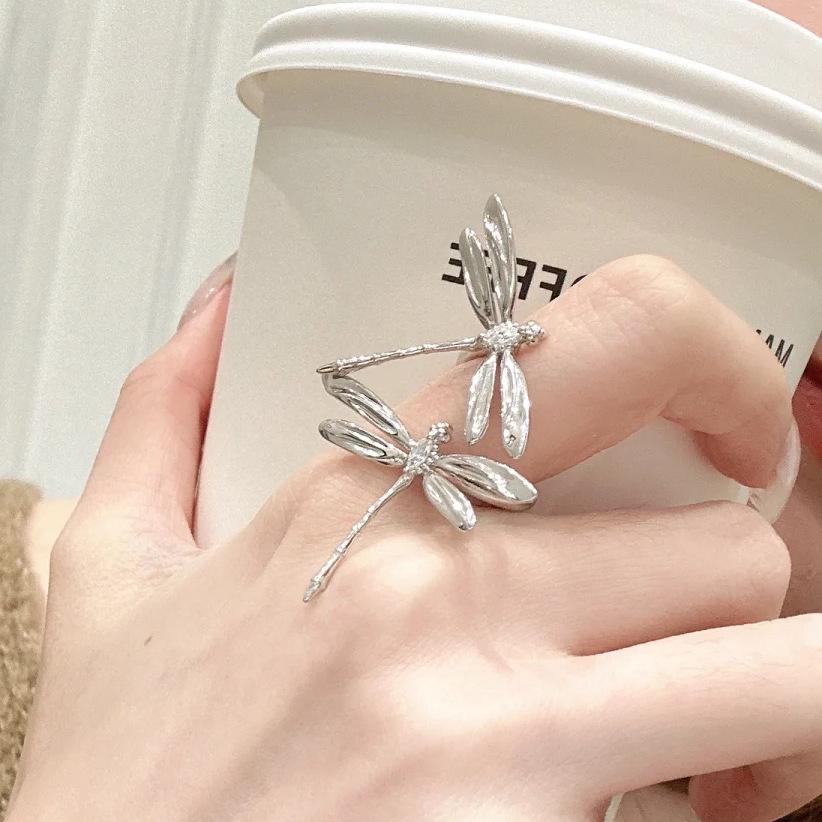 

Женское регулируемое кольцо «Стрекоза» с сверкающими бриллиантами - Трехмерный дизайн двойной стрекозы Open Adjustable