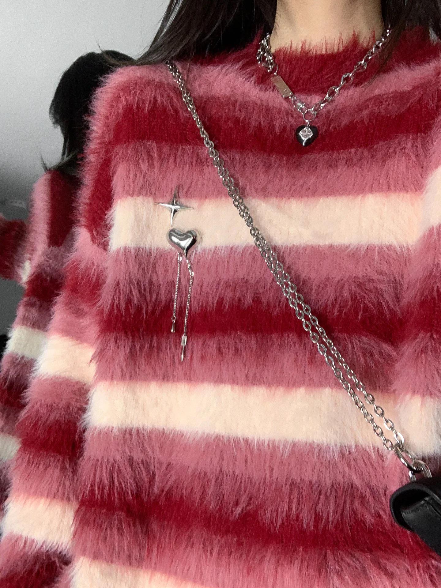 

Красный полосатый мохеровый свитер оверсайз с брошью Small красный