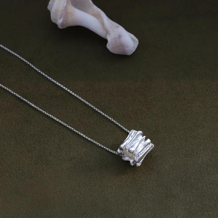 MURMUR NECKLACE 01