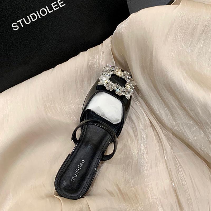 

Летние женские босоножки без задника на массивном каблуке с квадратной пряжкой со стразами 38 чёрный