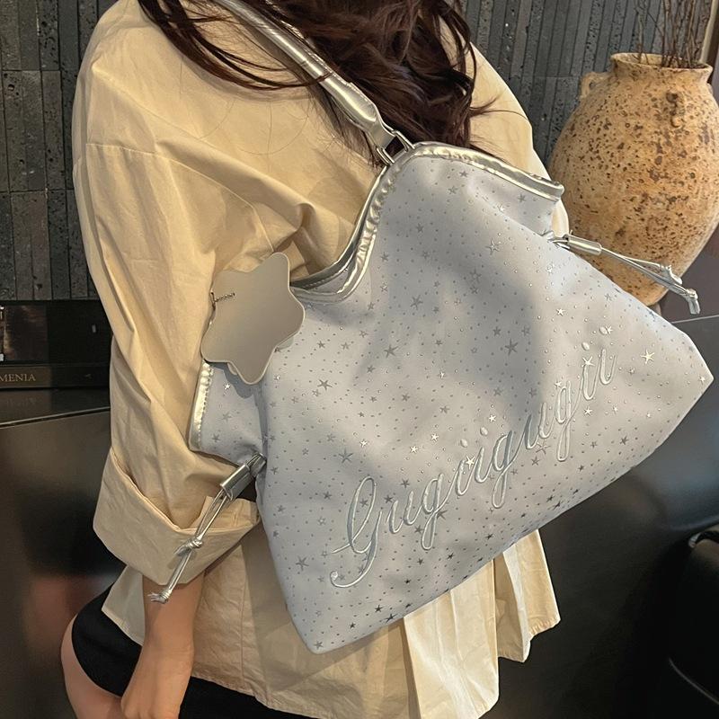 Korean version of fashion tote bag early spring new handbag star shoulder bag pleated underarm bag women