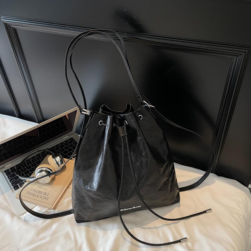 Premium Textured Bag Women's New Backpack Fashion Versatile Shoulder Bag Large Capacity Commuter Bucket Bag