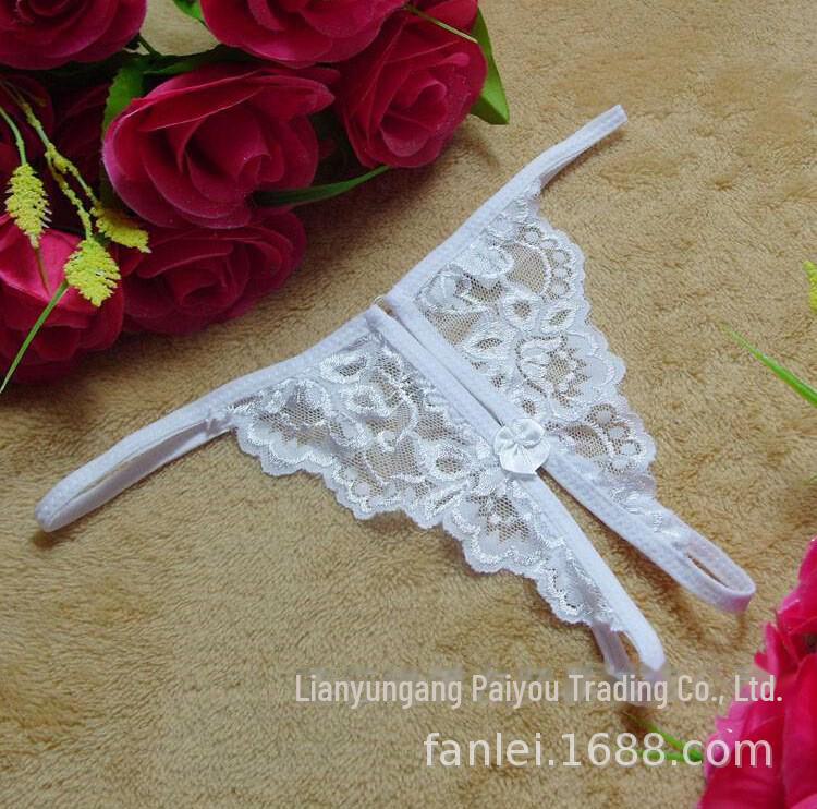 Dessous-Set aus Spitze mit offenem Schritt: Sexy BH, Bikini, Tanga-Pyjama, zweiteilig