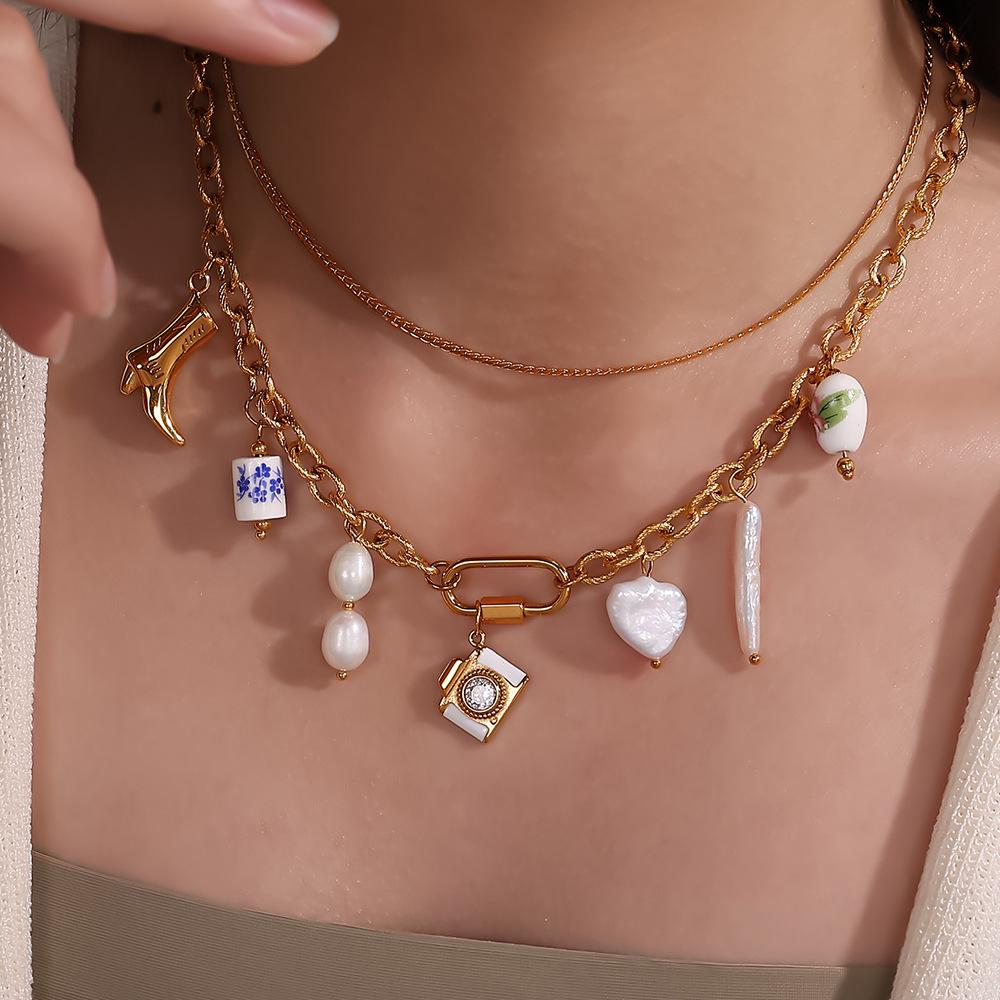 Collana Serie Oceano Placcata Oro 18K con Ciondolo Pesce in Ceramica e Stella Marina