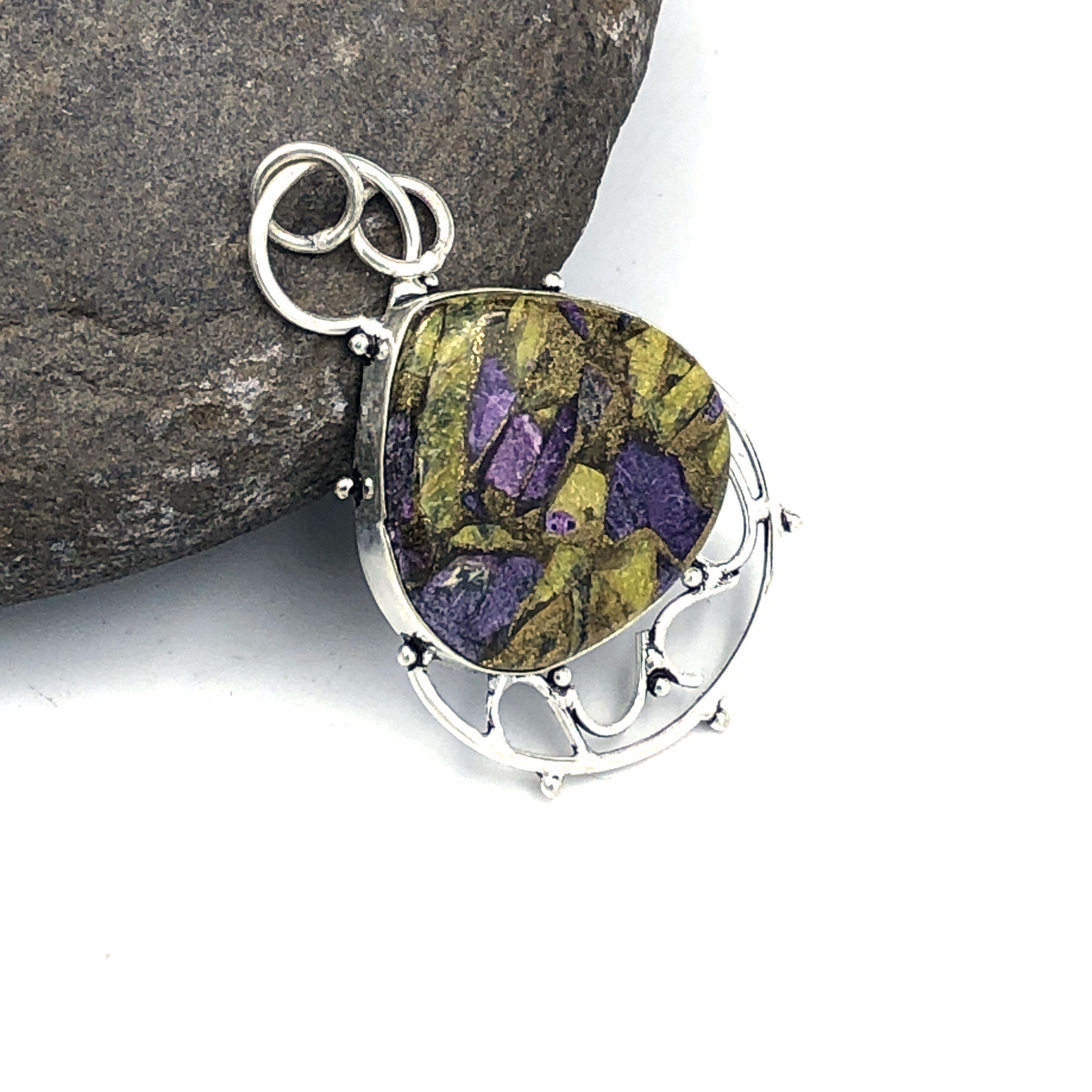 Натуральный медно-стихтитовый драгоценный камень Ювелирное изделие из стерлингового серебра 925 пробы Подвеска 1.88  AJP-140