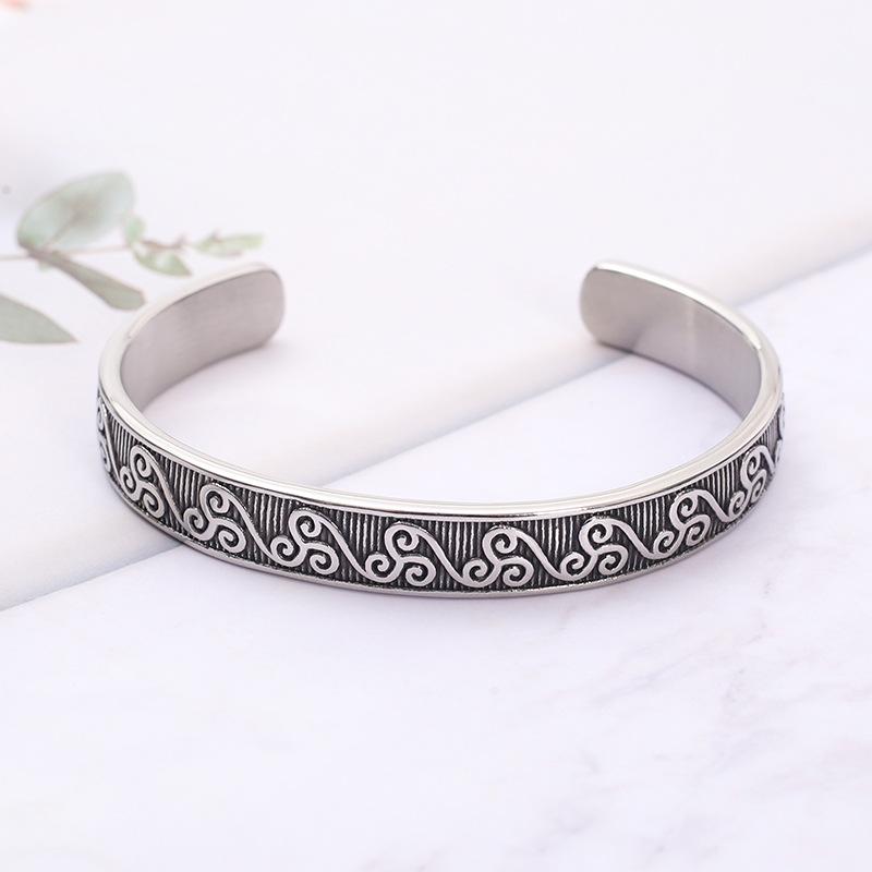Retro Viking Titanium Steel Triangle Wheel Men Bracelet Bold Personality Jewelry for Men