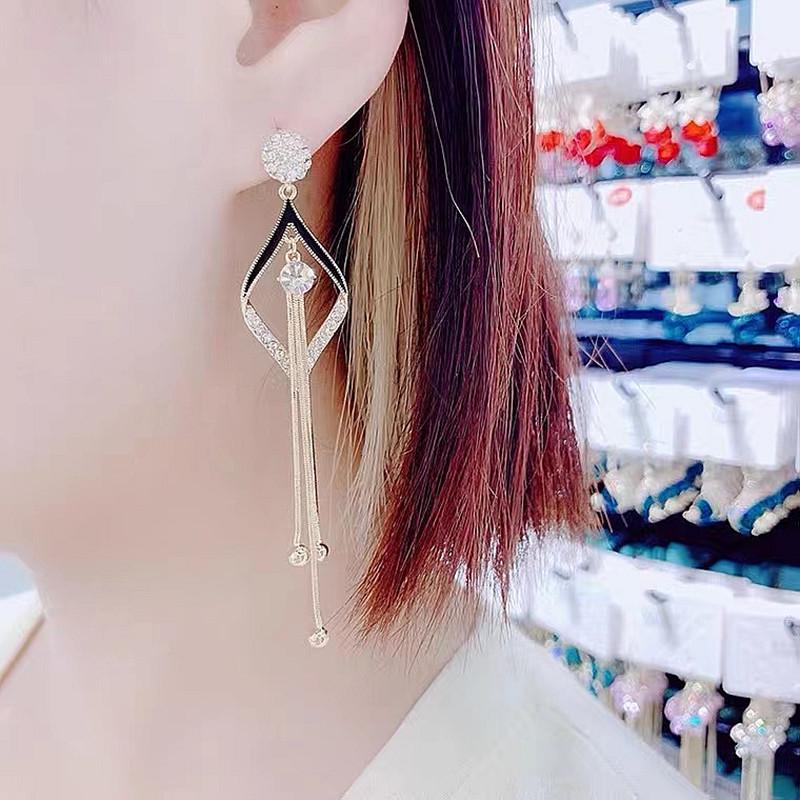 Elegant Silver Geometric Tassel Earrings - Fashionable Face-Slimming Accessories