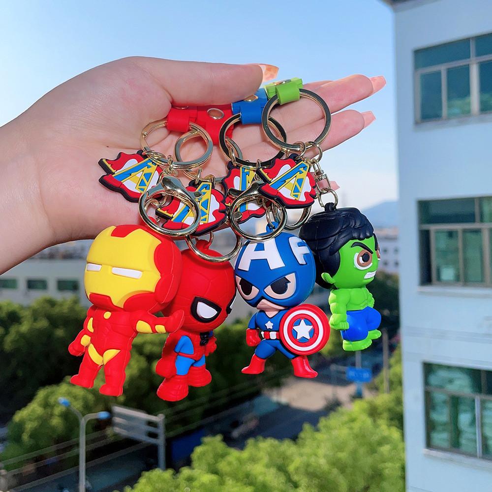 Klíčenka s příslušenstvím pro superhrdiny Spiderman Hulk Iron Man Kroužek na klíče Roztomilá dekorace do auta Dárek
