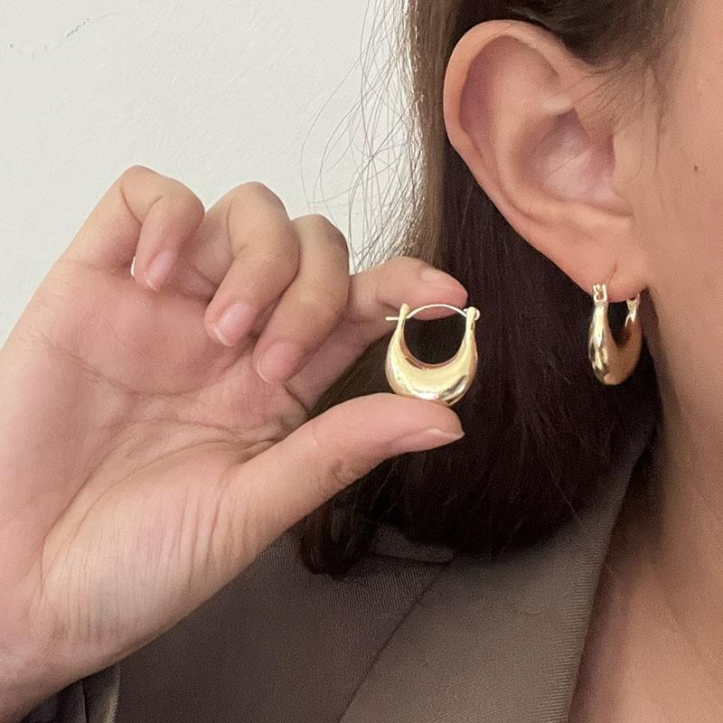 Gold Ring Earrings Women's Ear Buckles Light Luxury High-end Earrings Autumn and Winter Ring Earrings