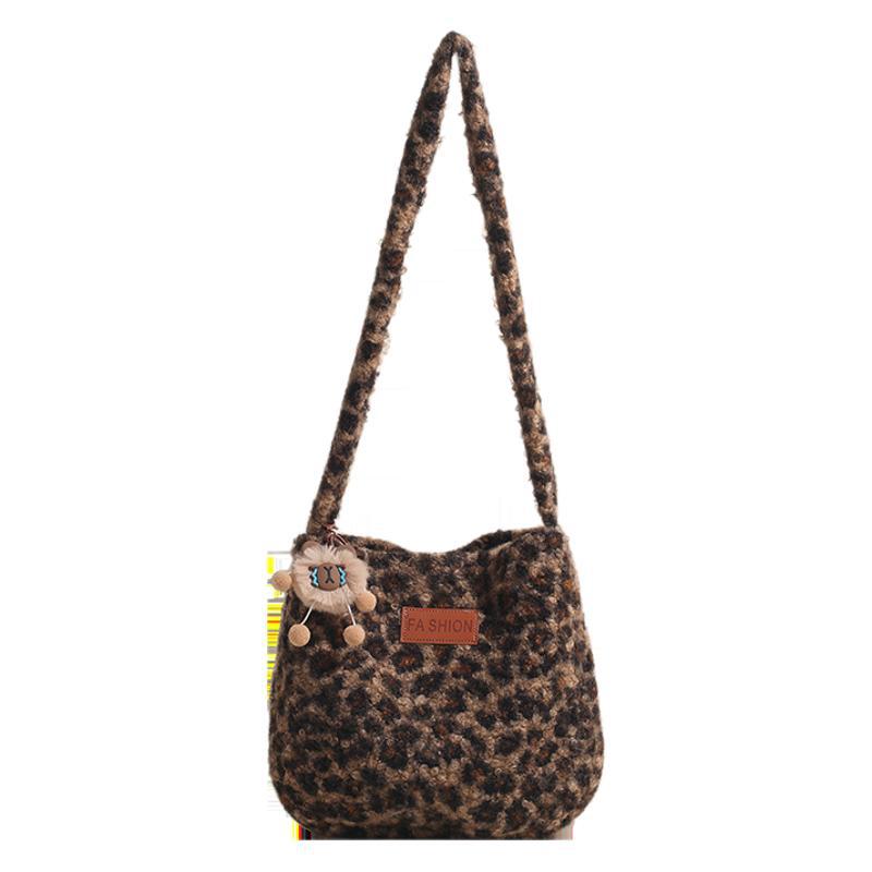 2025 autumn and winter new large-capacity leopard print handbag college student plush commuter bag lamb wool versatile tote bag