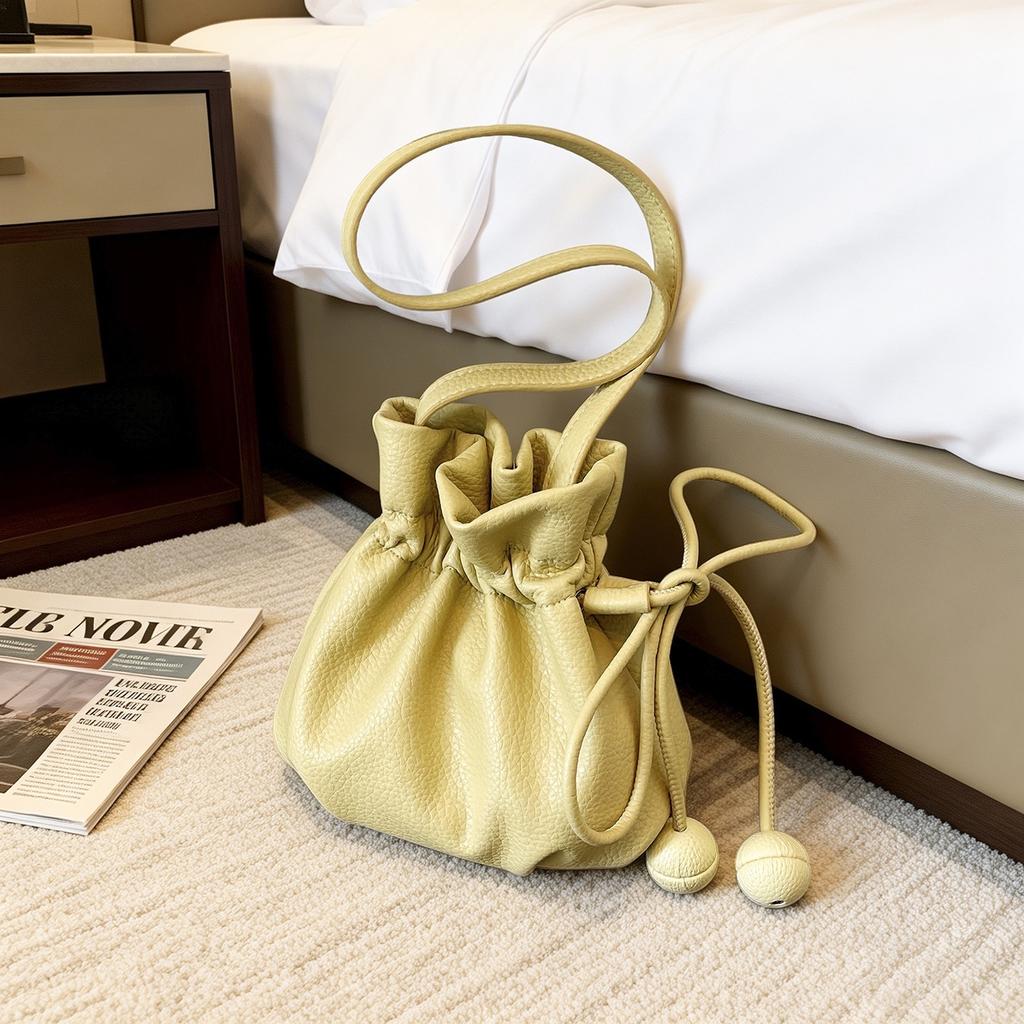 Large-capacity Single-shoulder Crossbody Bucket Bag, Trendy and Simple Design