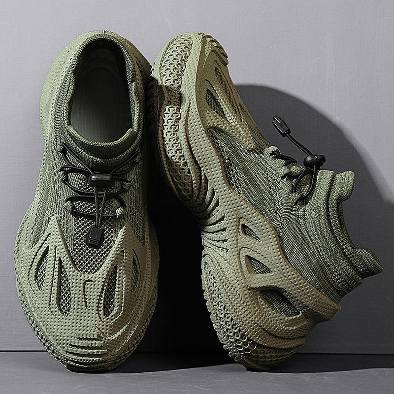 The New Men's Shoes for The Summer and Autumn of 2025 Feature Breathable Mesh and Personalized, Trendy Flying Woven Shoes