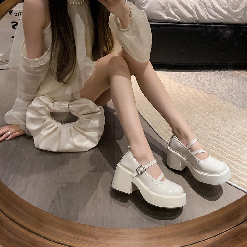 Mode mångsidiga svarta platå tjock klack små läderskor dam 2025 nya höst kjol retro Mary Jane enkelskor