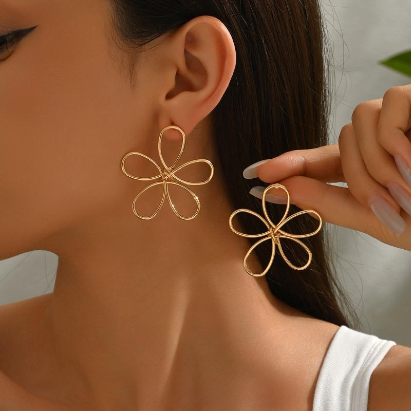 Flower earrings exaggerated design earrings women's electroplated alloy versatile hollow line woven stud earrings