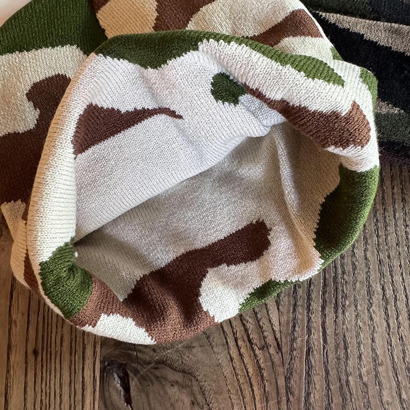 Autumn and Winter Camouflage Giraffe Pattern Knitted Cold Hat, Crimped Warm Wool Hat Men's and Women's Street Trend Pullover Hat