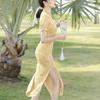 2025 Gelbes Retro Cheongsam: Modernes junges Stil Frühlings-Sommer Damenkleid