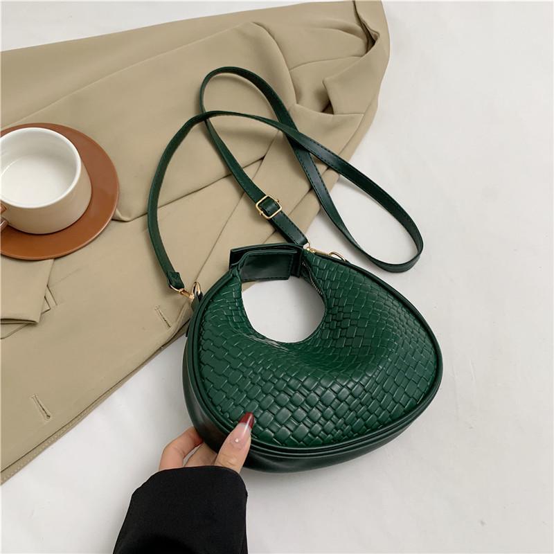 This year's popular fashion temperament handbag 2025 new versatile ins Korean version messenger bag dumpling bag texture women