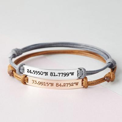 Graviertes Titanstahl & Lederarmband mit verstellbarer Wachskordel