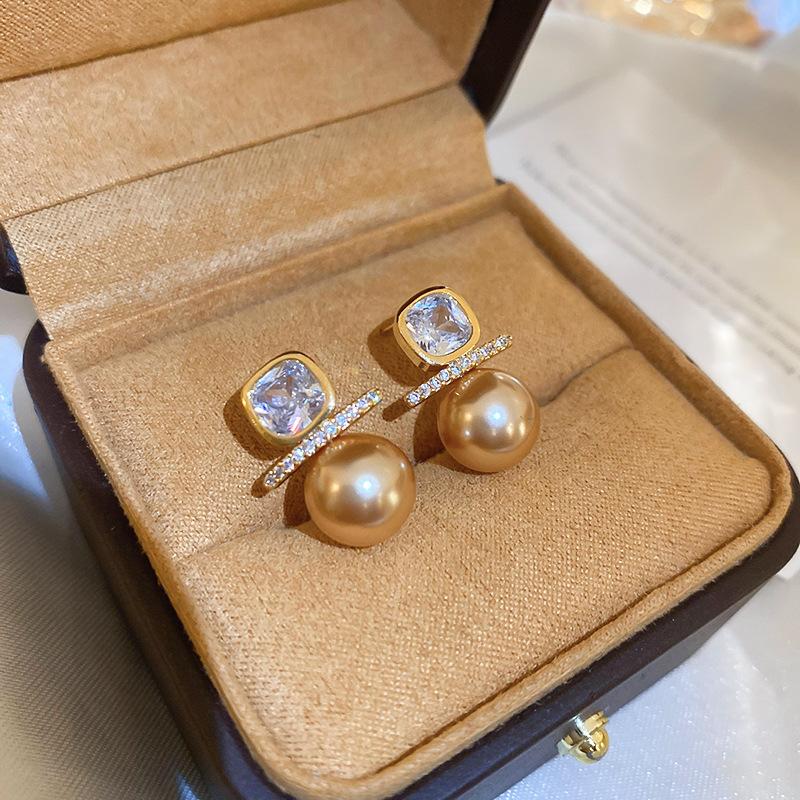 

111 Silver Needle Premium Champagne Gold Pearl Earrings Women s Geometric Square Zircon Stud Earrings Temperament Versatile Earrings 925 silver needle