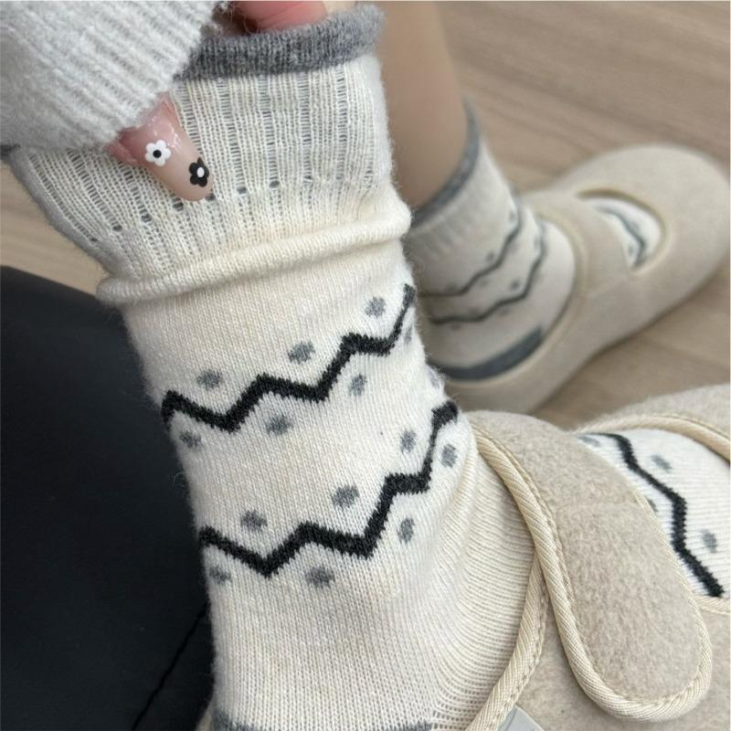 Women's Long-tube Winter Wavy Wool Mid-tube Socks, Vintage and Trendy Cotton Socks, Pile Socks for Autumn and Winter