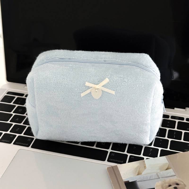 Minimalist Towel Cloth Storage Bag With Waterproof Fabric For Home And Travel Use