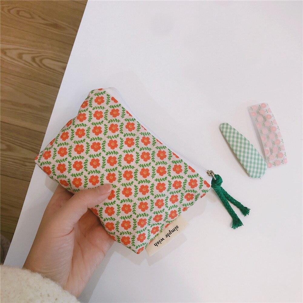 Girl Flower Printed Cosmetic Bag Women Lipstick Make Up Bags Cute Zipper Small Napkin Sanitary Pad Towel Pouches Cosmetic Storage Bag