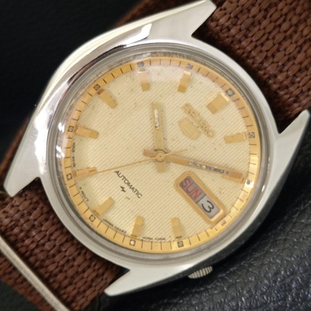 

AUTOMATIC VINTAGE 7009A SEIKO 5 JAPAN MENS ORIGINAL DIAL WATCH a702388-5 R124-a702388
