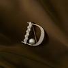 Luxury Rhinestone Letter D Brooches for Women Zircon Pearl Lapel Pins Gold Color Metal Party Clothes Suit Small Accessories Gift