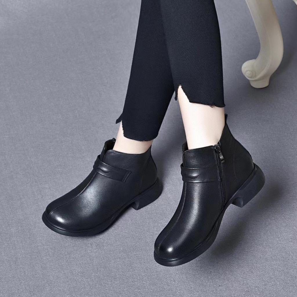 Round head short boots women's new simple temperament flat bottom casual Martin boots first layer cowhide comfortable ankle boots