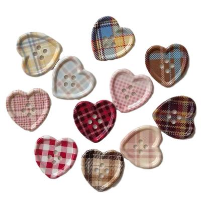 10 Stück japanische niedliche karierte Knöpfe in Herzform, für Mädchen, Wollmantel, Strickjacke, DIY, Nähdekoration, Damenbekleidung, Nähzubehör
