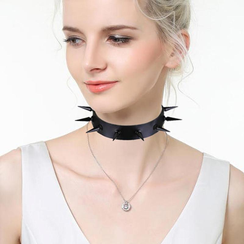 Collare a Choker Esagerato con Borchie da Donna in Ecopelle Collana Choker Punk Gotico Cosplay Accessori Gioielli di Halloween Regalo