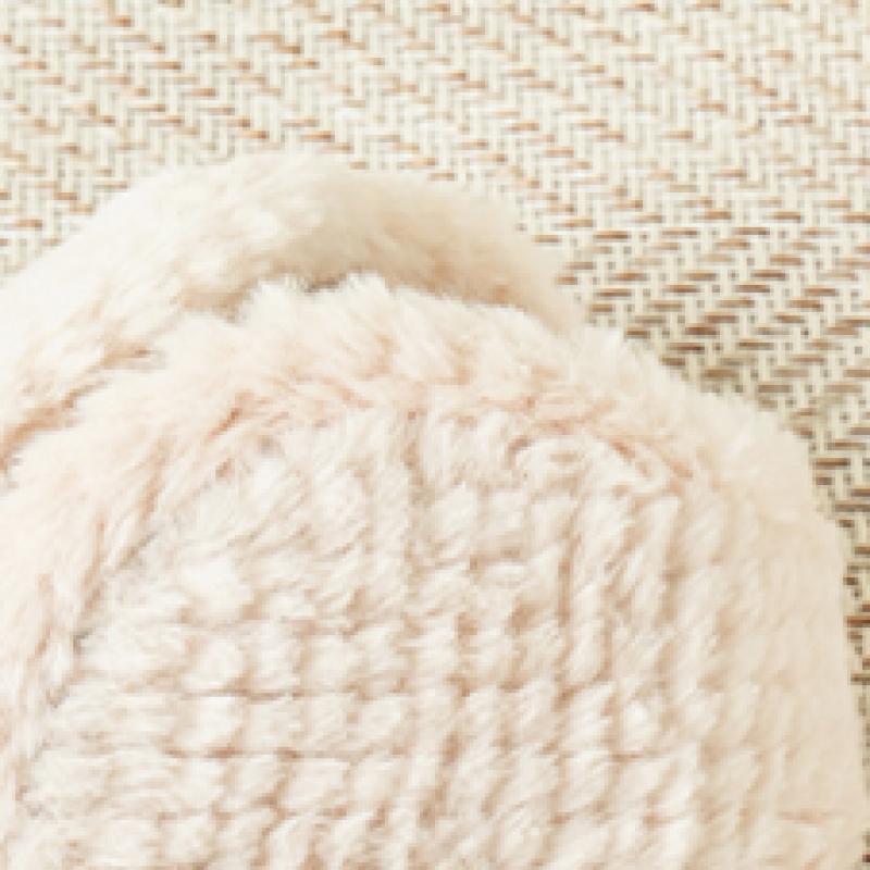 Daiso Große Pelz-Ohrenschützer Elfenbein