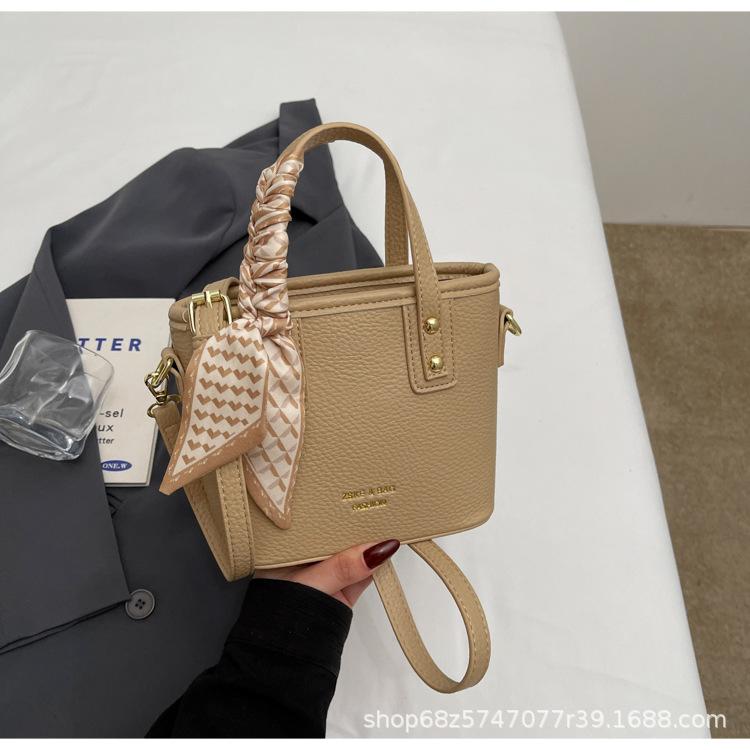 

Fashion and high-quality lychee pattern temperament casual portable bucket bag women s versatile commuting niche solid color PU messenger bag хаки