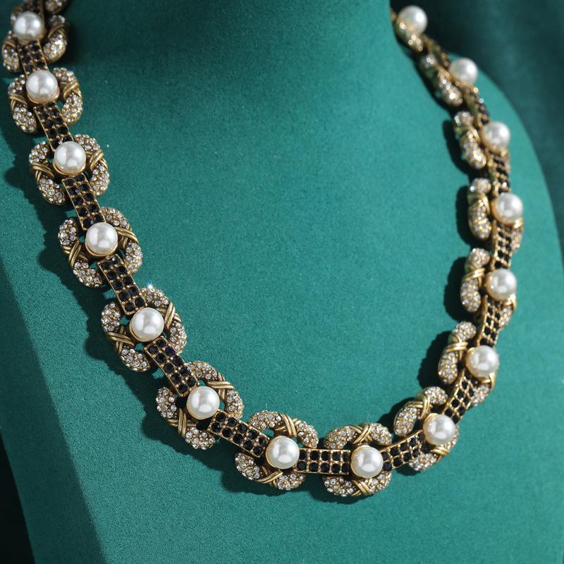 Yong Nuo Retro Jewelry: Black  White Diamond Inlaid Pearl Bracelet - Antique Summer Outfit, Old Money Style, High-End Feel for Women