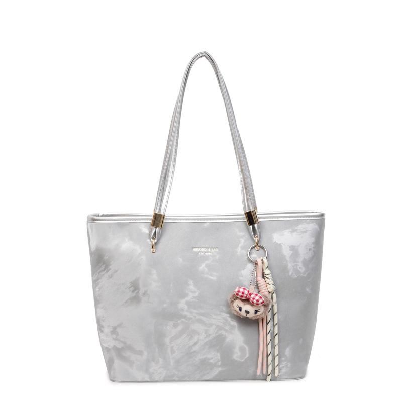 Fashion Versatile Large-capacity Tote Bag Women's 2025 Summer New Foreign Style Simple Shoulder Bag Trendy Commuter Armpit Bag