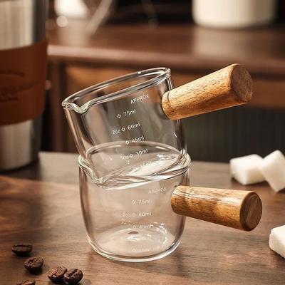 Glas-Espressotasse mit Holzgriff und Messbecher für die Extraktion, Markierte Milchkännchen, Western-Stil Soßenkelle
