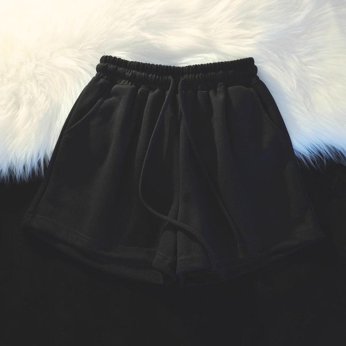 

Летние унисекс спортивные шорты с тремя точками M чёрный