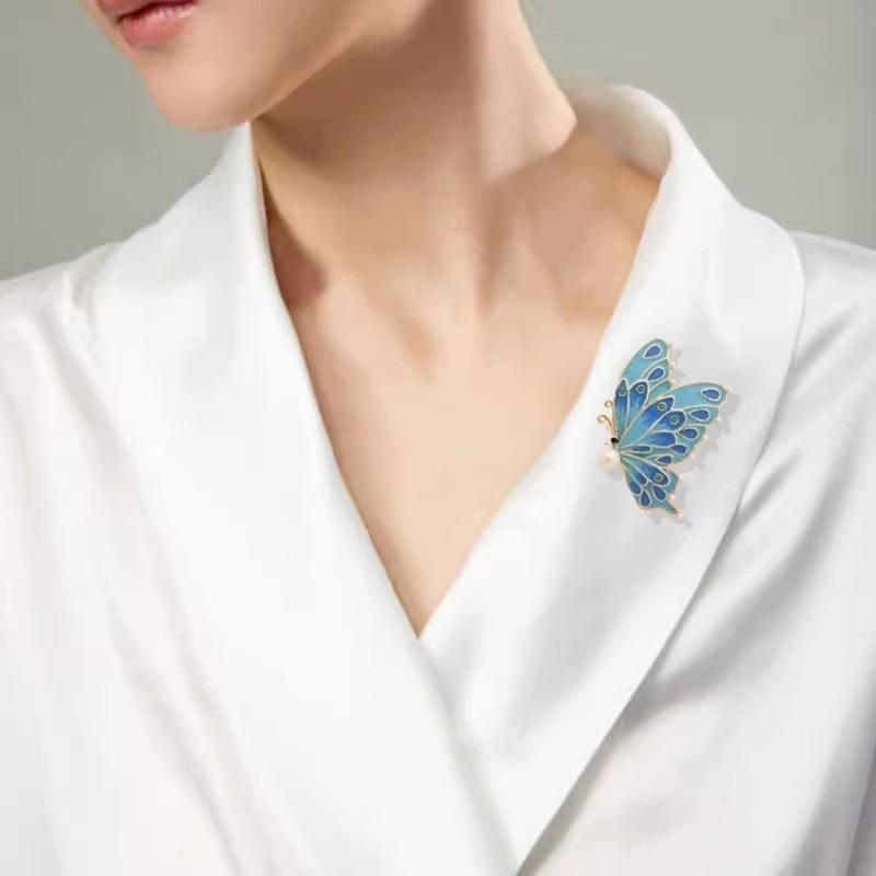 Brosche Schmetterling im Emaille-Stil, High-End Damenmode, Exquisite Insektenbrosche, Brosche mit leichtem Luxus-Design