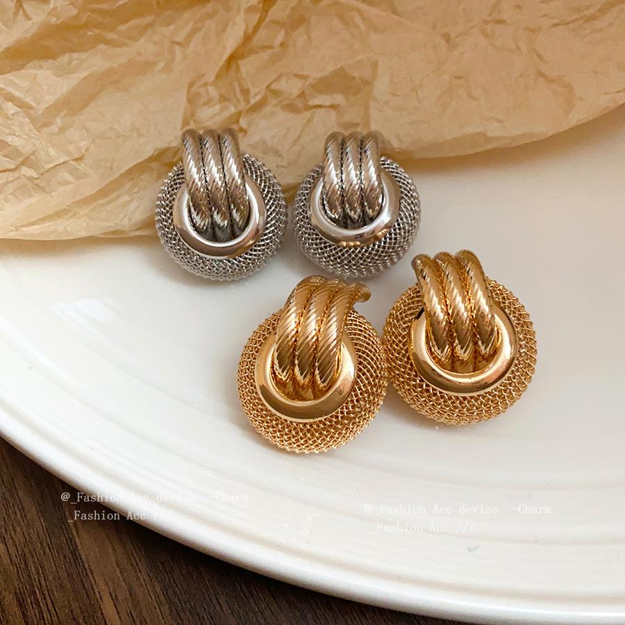 Silver Needle Round Metal Hollow Earrings European and American Temperament Earrings Light Luxury High-end Earrings Design Sense Niche