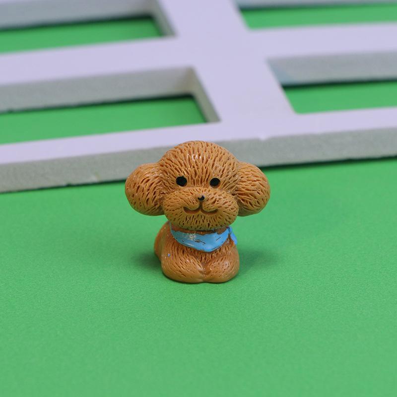 Micro Landscape Cute Golden Retriever Resin Dog Ornament for Desktop or Car Decor.