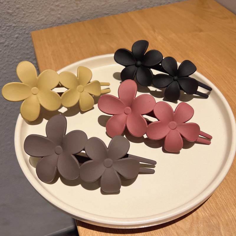 Frosted Flower Hair Clip Claws Matte Hair Claw Clips For Women Girls Thin Thick Curly Hair Girls Kids Hair Accessories Barrettes