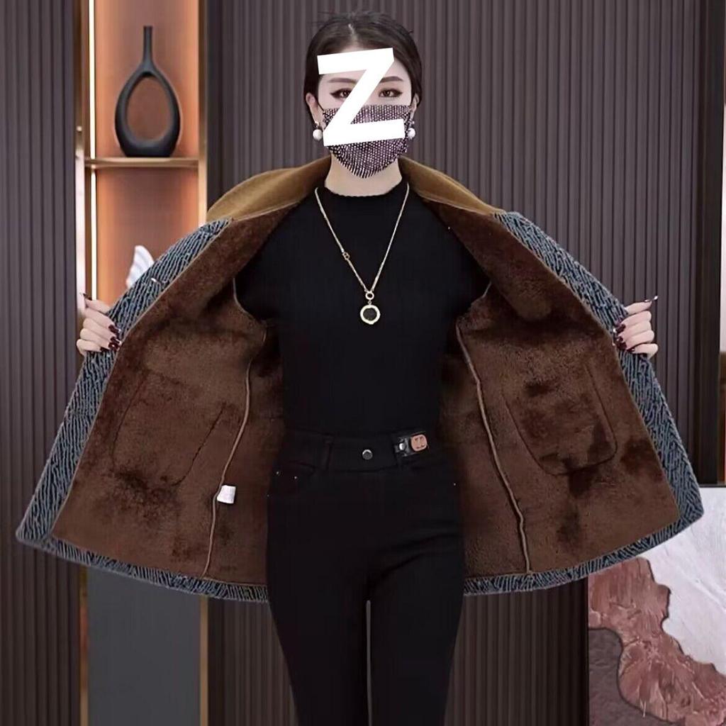 Elegant Women's Velvet-Lined Mid-Length Coat for Autumn/Winter - Stylish, Slimming, High-End Design for Moms