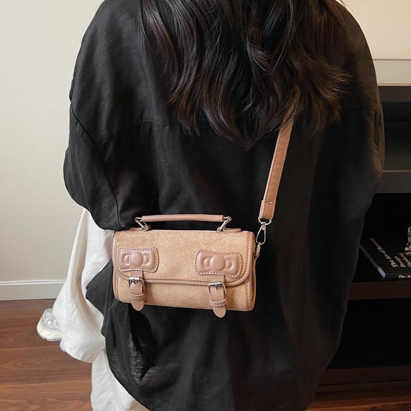 Retro small bag women's autumn and winter versatile 2025 new simple casual messenger bag this year popular portable small square bag