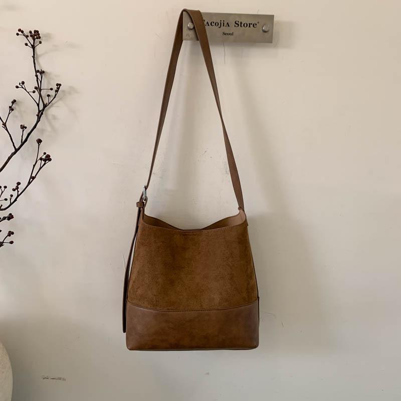 Винтажная вместительная сумка-багет под мышкой женская осенняя новая модная замшевая сумка-ведро на плечо коричневый