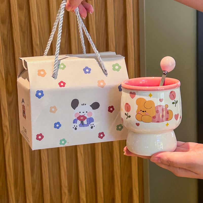 Cute couple pair of cups, a pair of ceramic mugs, a high-end gift box, and a wedding gift for male and female girlfriends.